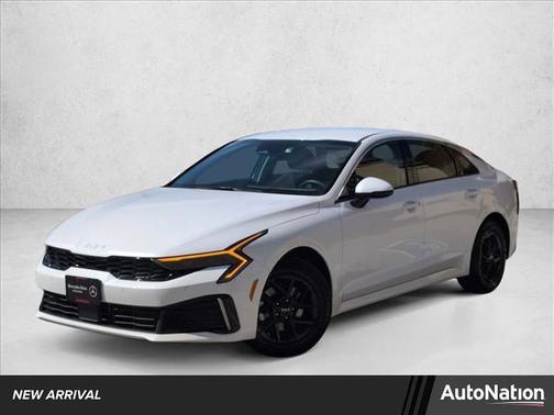 Snow White Pearl 2025 Kia K5 LXS