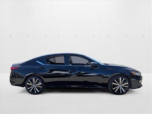 2020 Nissan Altima SR FWD