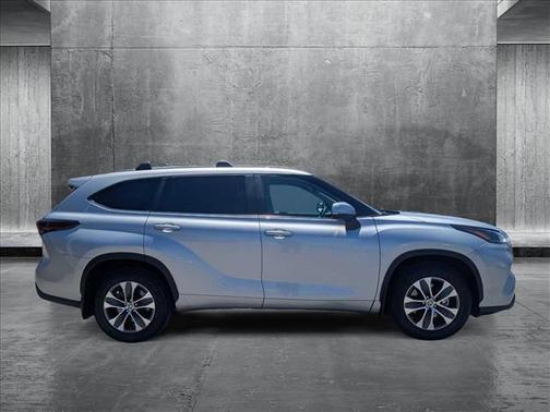 2024 Toyota Highlander Hybrid XLE