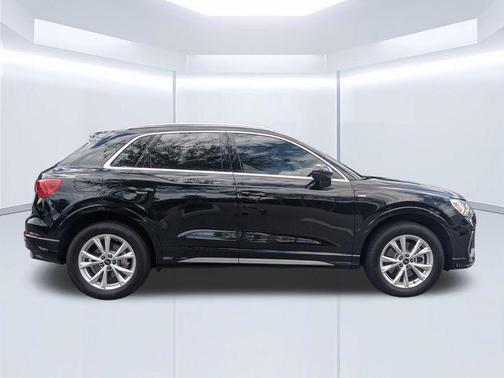 Mythos Black Metallic 2025 Audi Q3 45 S line Premium