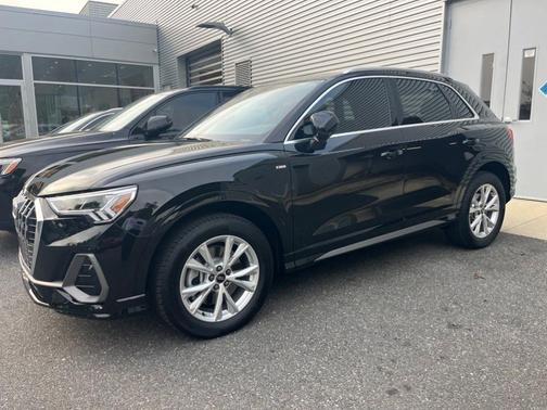 Mythos Black Metallic 2025 Audi Q3 45 S line Premium