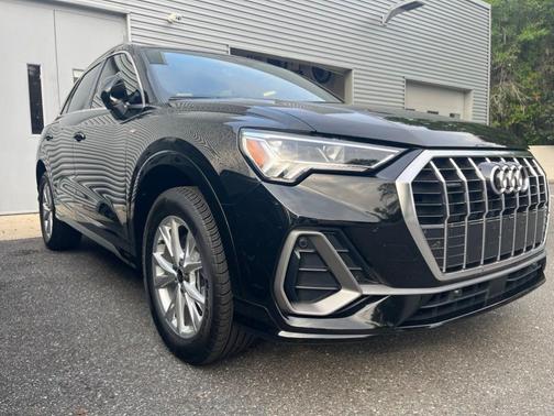 Mythos Black Metallic 2025 Audi Q3 45 S line Premium