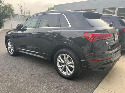 Mythos Black Metallic 2025 Audi Q3 45 S line Premium