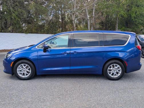 2021 Chrysler Voyager LX
