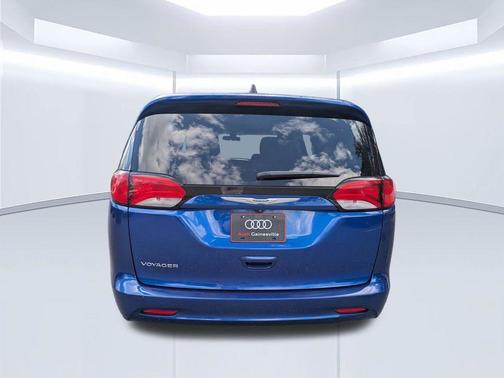 2021 Chrysler Voyager LX