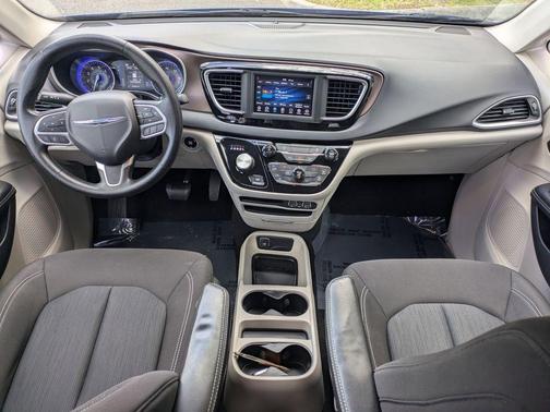 2021 Chrysler Voyager LX