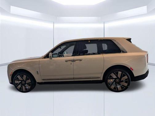 English White 2025 Rolls-Royce Cullinan