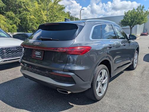 Tambora Gray Metallic 2025 Audi Q5 2.0T quattro Premium