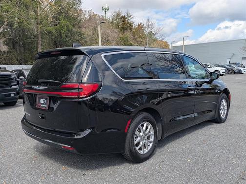 2024 Chrysler Pacifica Touring-L
