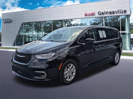 2024 Chrysler Pacifica Touring-L