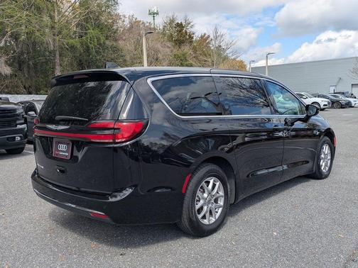 2024 Chrysler Pacifica Touring-L