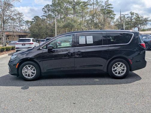 2024 Chrysler Pacifica Touring-L