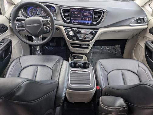 2024 Chrysler Pacifica Touring-L
