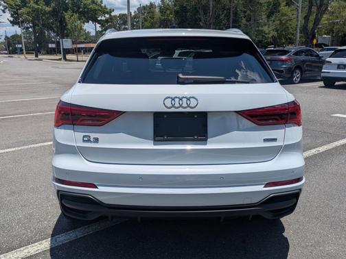 Glacier White Metallic 2022 Audi Q3 45 S line Premium