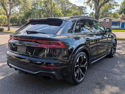 Mythos Black Metallic 2023 Audi RS Q8 4.0T quattro