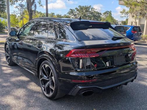Mythos Black Metallic 2023 Audi RS Q8 4.0T quattro