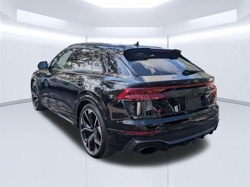 Mythos Black Metallic 2023 Audi RS Q8 4.0T quattro