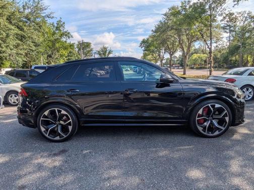 Mythos Black Metallic 2023 Audi RS Q8 4.0T quattro