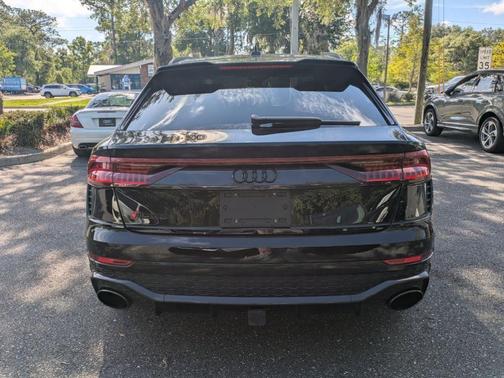 Mythos Black Metallic 2023 Audi RS Q8 4.0T quattro