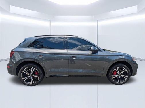 Daytona Gray Pearl Effect 2025 Audi Q5 45 S line quattro Premium