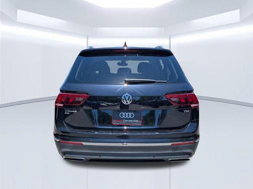 Deep Black Pearl Effect 2018 Volkswagen Tiguan 2.0T SEL Premium