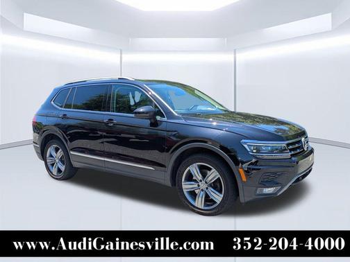 Deep Black Pearl Effect 2018 Volkswagen Tiguan 2.0T SEL Premium