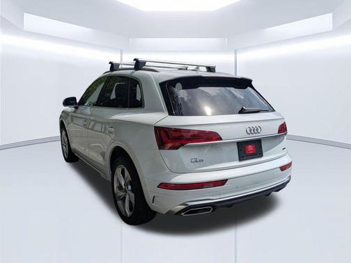 Glacier White Metallic 2023 Audi Q5 45 S line Prestige