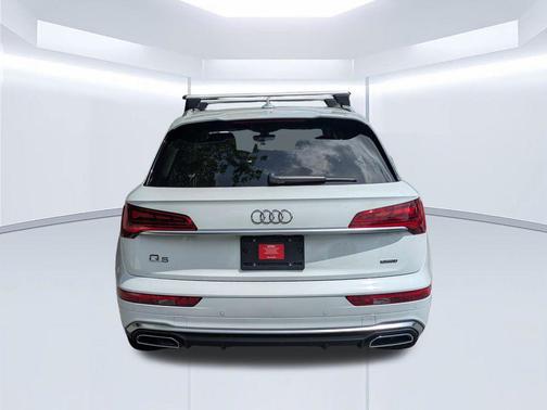 Glacier White Metallic 2023 Audi Q5 45 S line Prestige