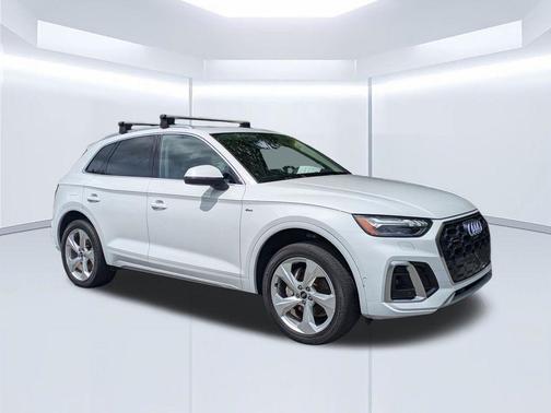 Glacier White Metallic 2023 Audi Q5 45 S line Prestige