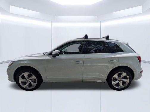 Glacier White Metallic 2023 Audi Q5 45 S line Prestige