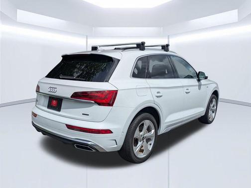 Glacier White Metallic 2023 Audi Q5 45 S line Prestige
