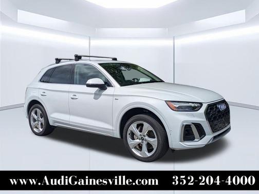 Glacier White Metallic 2023 Audi Q5 45 S line Prestige