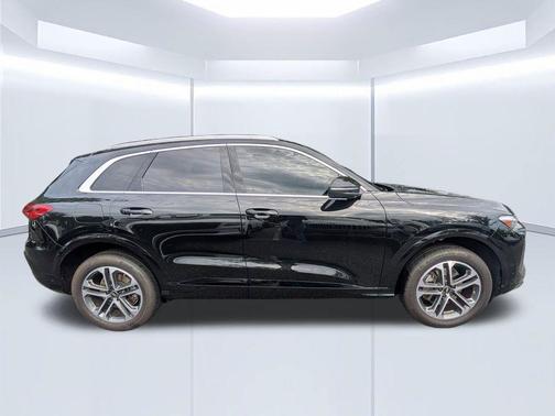 Mythos Black Metallic 2025 Audi Q5 2.0T quattro Premium