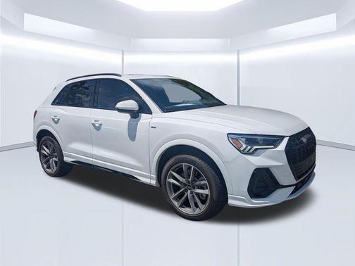 Arkona White 2025 Audi Q3 45 S line Premium