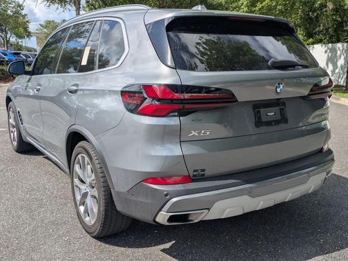 Gray Metallic 2024 BMW X5 sDrive40i