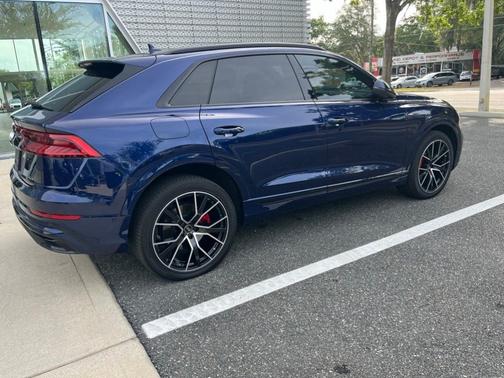 Navarra Blue Metallic 2023 Audi Q8 55 Premium Plus