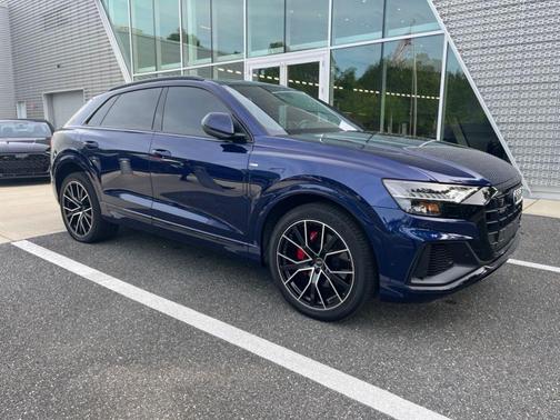 Navarra Blue Metallic 2023 Audi Q8 55 Premium Plus
