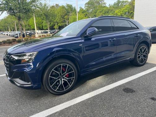 Navarra Blue Metallic 2023 Audi Q8 55 Premium Plus