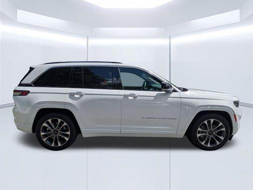 Bright White Clearcoat 2023 Jeep Grand Cherokee 4xe Overland