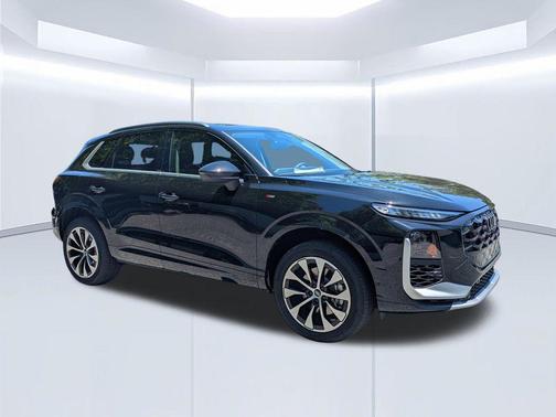 Mythos Black Metallic 2026 Audi Q3 S line