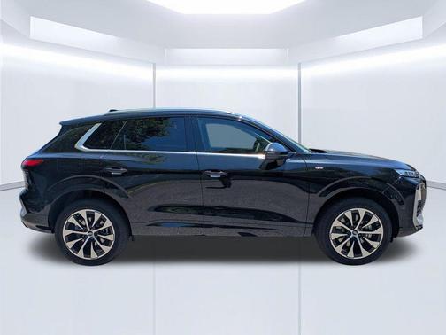 Mythos Black Metallic 2026 Audi Q3 S line
