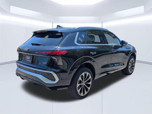 Mythos Black Metallic 2026 Audi Q3 S line