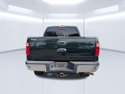 Green 2016 Ford F-250 Lariat
