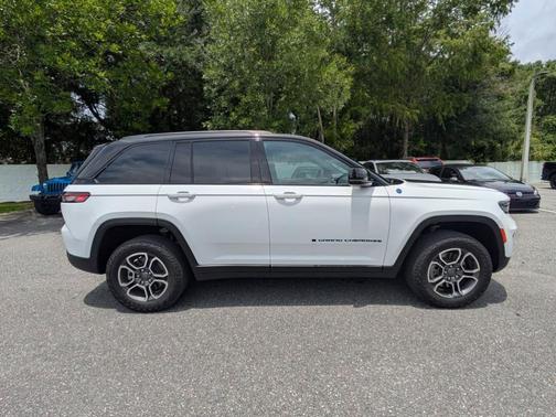 Bright White Clearcoat 2022 Jeep Grand Cherokee 4xe Trailhawk