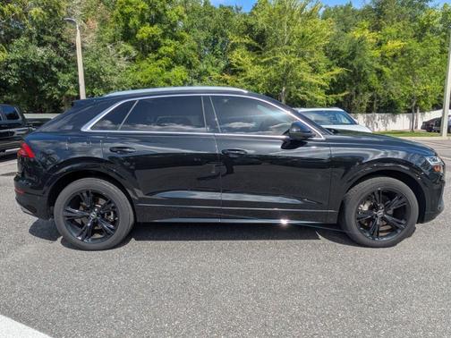 Mythos Black Metallic 2022 Audi Q8 55 Premium