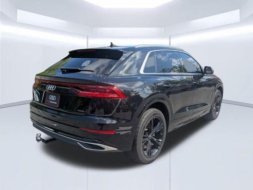 Mythos Black Metallic 2022 Audi Q8 55 Premium
