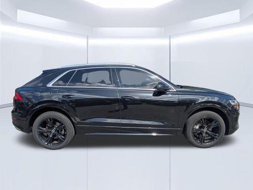 Mythos Black Metallic 2022 Audi Q8 55 Premium