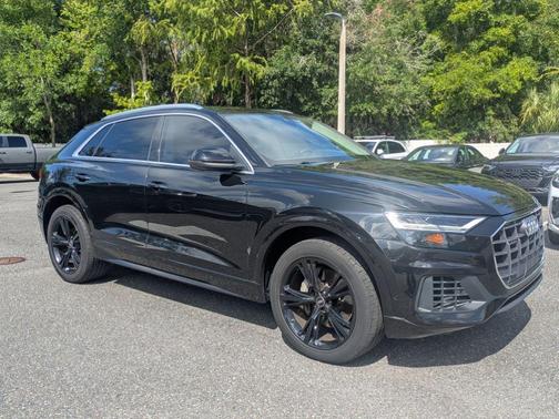 Mythos Black Metallic 2022 Audi Q8 55 Premium