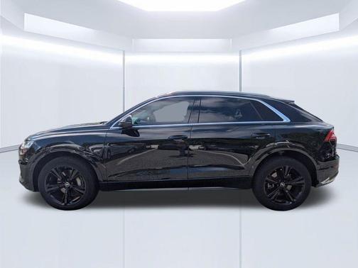 Mythos Black Metallic 2022 Audi Q8 55 Premium