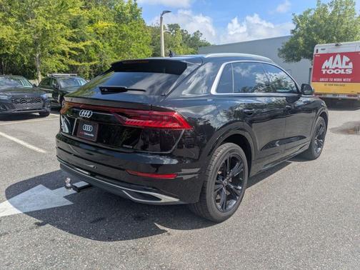 Mythos Black Metallic 2022 Audi Q8 55 Premium